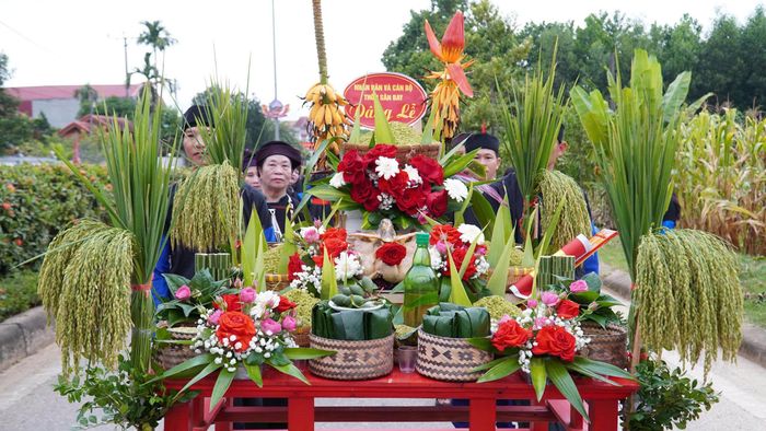 Các thôn Khe Ván và Quang Minh, xã Đông Cuông, tỉnh Lào Cai mang đến những sản vật như gừng, ớt, khoai, sắn; thôn An Bình và Khe Rồng chuẩn bị ngô nếp, ngô tẻ, các loại bí; thôn Đức An và Đập Dóm có chuối, bưởi; thôn An Khang và Đông An chuẩn bị măng, mía…