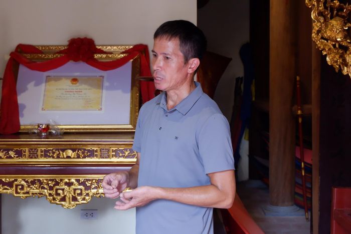 Nghệ nhân Nguyễn Văn Quyết chia sẻ về hành trình giữ nghề. (Ảnh: Hương Giang)