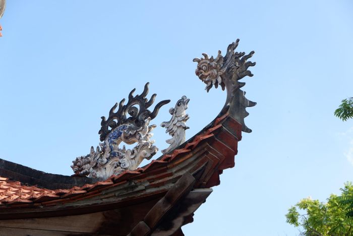 Các mảng chạm khắc tinh xảo thể hiện tài nghệ của những người thợ thủ công xưa.