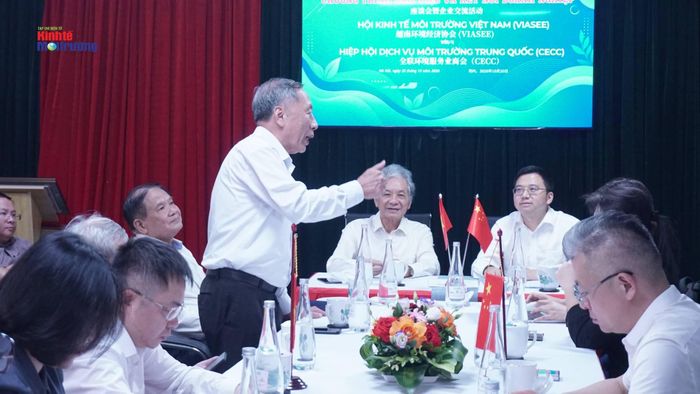  PGS.TS Lưu Đức Hải - Phó Chủ tịch VIASEE kiêm Tổng thư ký; Giám Đốc Trung tâm Kinh tế Môi trường trình bày tại sự kiện. 