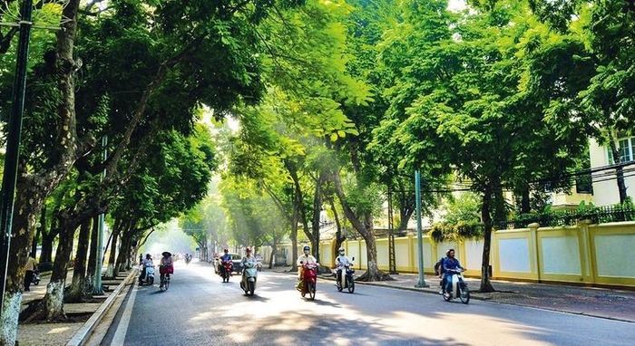 Khu vực Hà Nội đêm không mưa, sáng sớm có nơi có sương mù, ngày nắng. Ảnh minh họa
