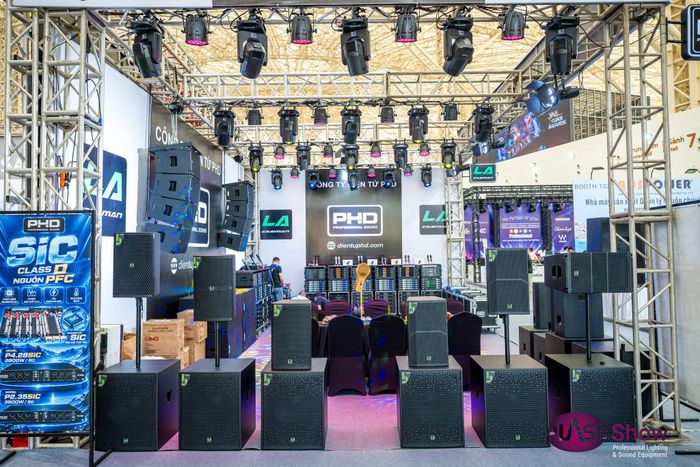 Plase Show 2026 giới thiệu nhiều thiết bị biểu diễn hiện đại đến từ các thương hiệu quốc tế. Ảnh: BTC