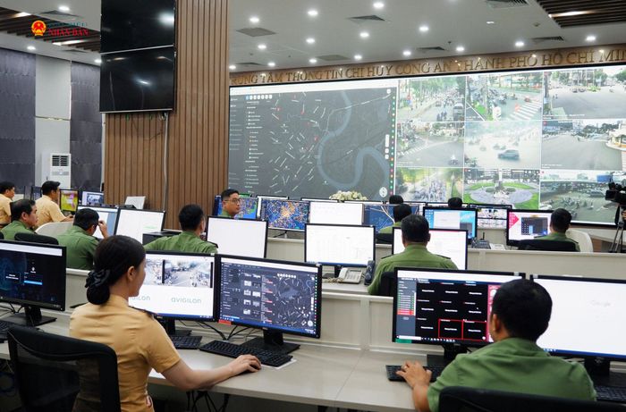 Phòng thông tin chỉ huy Công an TP. Hồ Chí Minh ứng dụng công nghệ số. Ảnh: Hoa Lê