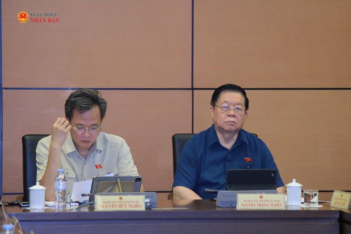 Các đại biểu tham dự thảo luận tổ. Ảnh: Đắc Trường