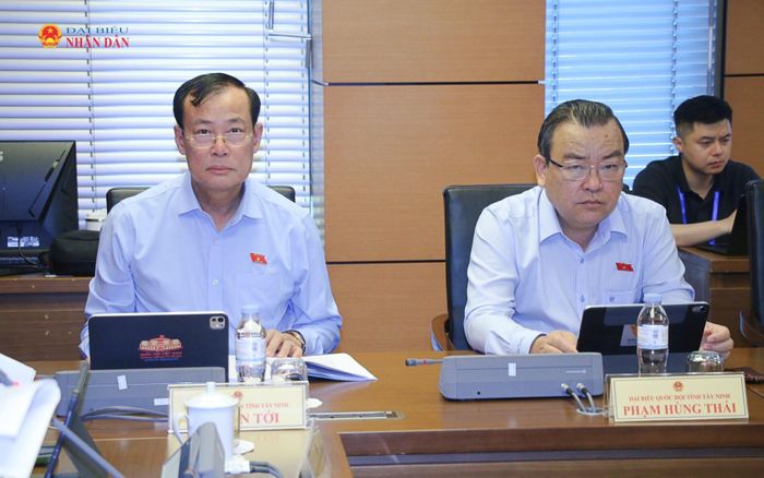 Các đại biểu tham dự thảo luận tổ. Ảnh: Đắc Trường