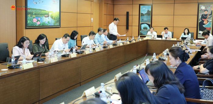 Toàn cảnh phiên thảo luận tại Tổ 10