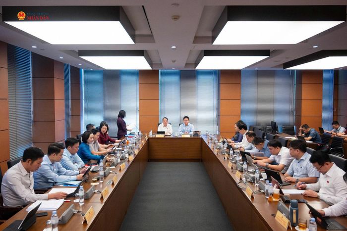 Toàn cảnh phiên thảo luận tại Tổ 9. Ảnh: Trọng Hiếu