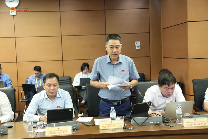 ĐBQH Nguyễn Tiến Nam (TP. Huế) phát biểu. Ảnh: Trọng Hiếu
