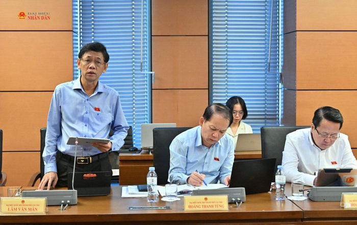 Chủ tịch Hội đồng Dân tộc, ĐBQH Lâm Văn Mẫn (TP. Cần Thơ) phát biểu. Ảnh: Quang Khánh