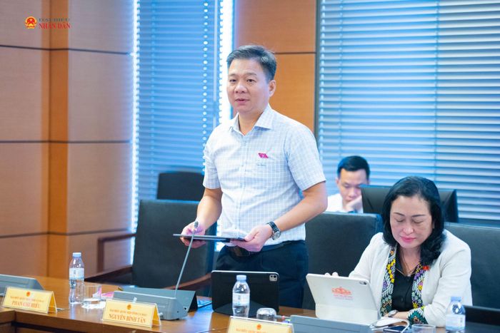 ĐBQH Nguyễn Bình Tân (Cà Mau) phát biểu. Ảnh: Xuân Quý
