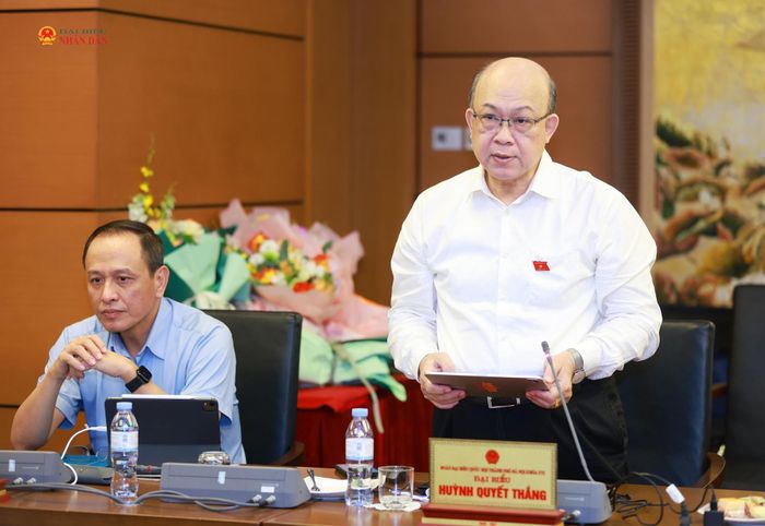 ĐBQH Huỳnh Quyết Thắng phát biểu thảo luận. Ảnh: Văn Tuyến