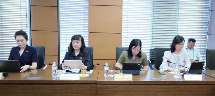 Các ĐBQH tỉnh Đồng Tháp dự thảo luận tổ