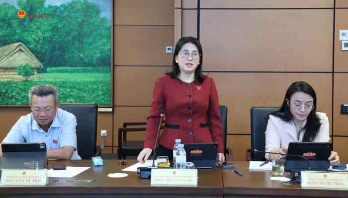 ĐBQH Phan Thị Nguyệt Thu (Nghệ An) phát biểu.