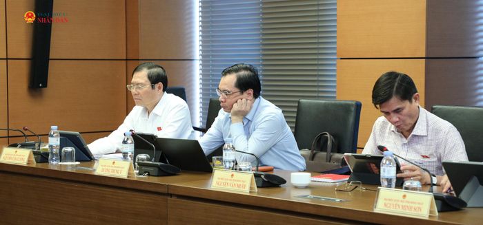 Các ĐBQH tỉnh Đồng Tháp tham gia thảo luận Tổ 10