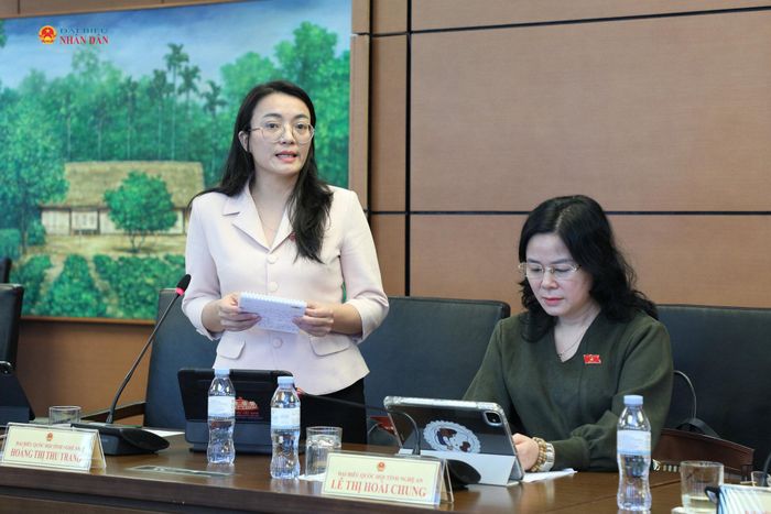 ĐBQH Hoàng Thị Thu Trang (Nghệ An) phát biểu