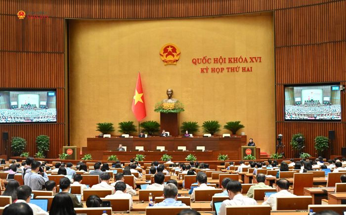 Chủ nhiệm Ủy ban Khoa học, Công nghệ và Môi trường Nguyễn Thanh Hải hội trình bày Báo cáo thẩm tra về dự án Luật sửa đổi, bổ sung một số điều của Luật Điện lực. Ảnh: Quang Khánh