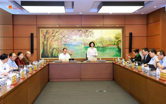 Quang cảnh thảo luận tại Tổ 1. Ảnh: Văn Tuyến