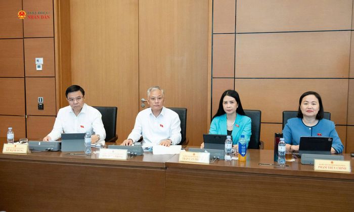 Các đại biểu Đoàn ĐBQH TP. Hải Phòng tham gia phiên thảo luận
