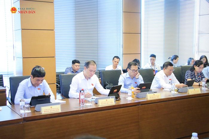 Các đại biểu tham dự phiên thảo luận tổ. Ảnh: Đắc Trường