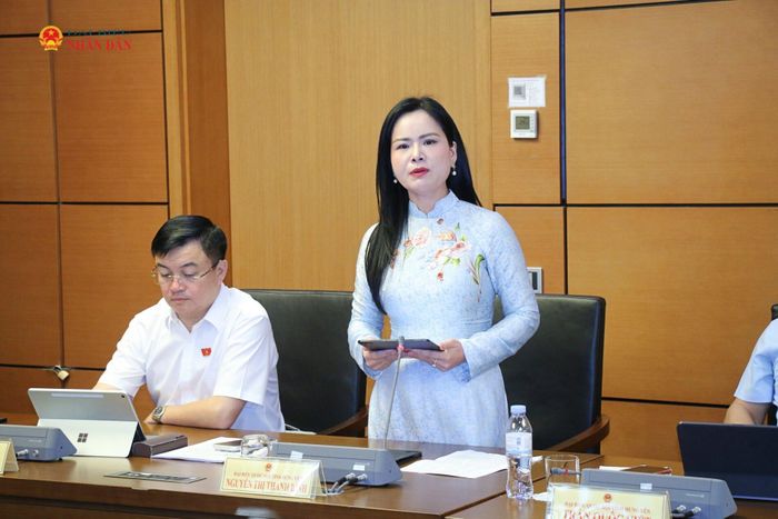 ĐBQH Nguyễn Thị Thanh Bình (Hưng Yên) phát biểu. Ảnh: Đắc Trường