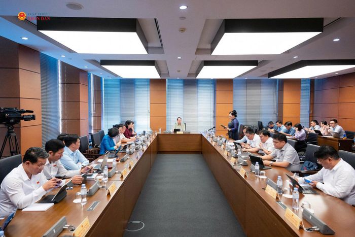 Toàn cảnh phiên thảo luận tại Tổ 9. Ảnh: Trọng Hiếu