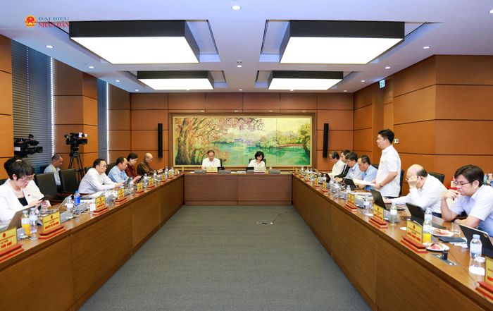 Quang cảnh thảo luận tại Tổ 1 (Đoàn ĐBQH TP. Hà Nội). Ảnh: Văn Tuyến