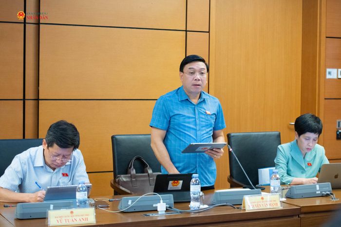 ĐBQH Nguyễn Văn Mạnh (Phú Thọ) phát biểu. Ảnh: Xuân Quý