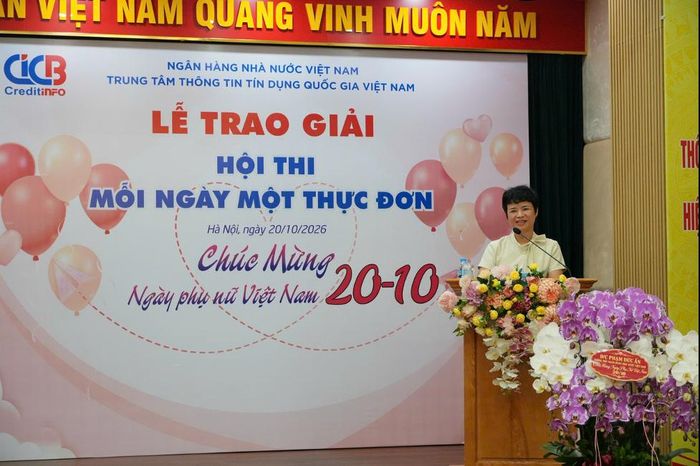 Bà Vũ Thị Phương Thảo- Trưởng ban Nữ công chia sẻ tại Lễ trao giải