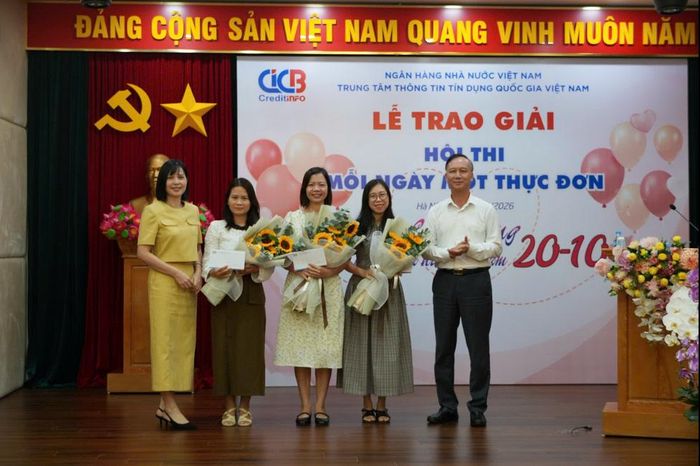 Trao giải các Tổ Nữ công đạt giải Nhất –Nhì