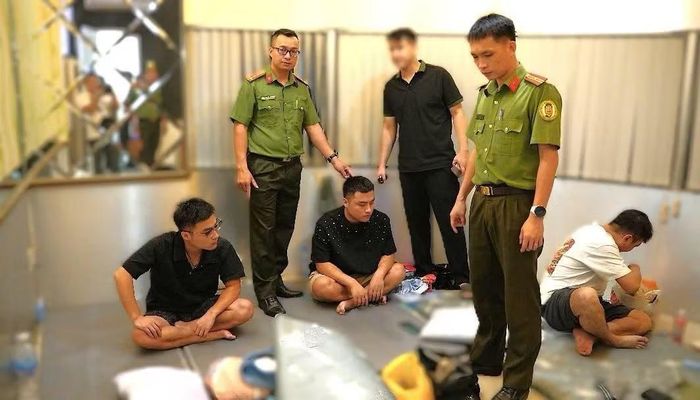 Công an kiểm tra, phát hiện nhóm người nước ngoài cư trú bất hợp pháp.