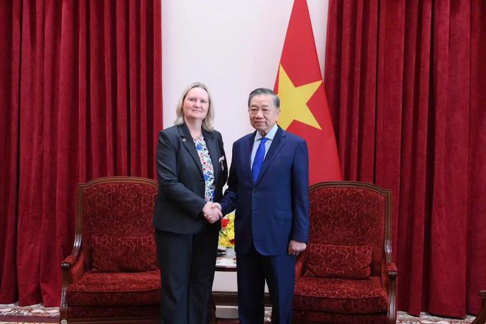 Đại sứ Lina Gandløse Hansen cùng Tổng Bí thư, Chủ tịch nước Tô Lâm tại buổi lễ nhậm chức Đại sứ tại Đan Mạch tại Việt Nam. Ảnh: TTXVN