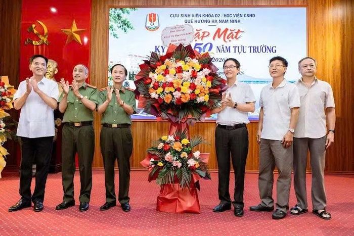 Các cựu học viên trong Ban Liên lạc Khóa D2, Học viện CSND.