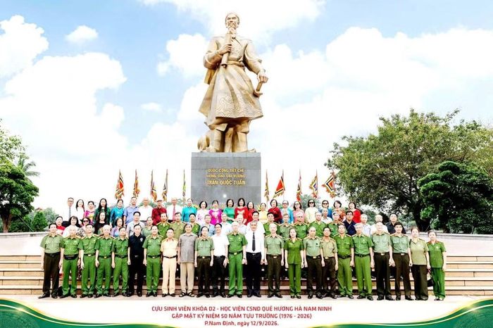 Các cựu học viên khóa D2, Học viện CSND trong một buổi gặp mặt, giao lưu vào tháng 9/2026.