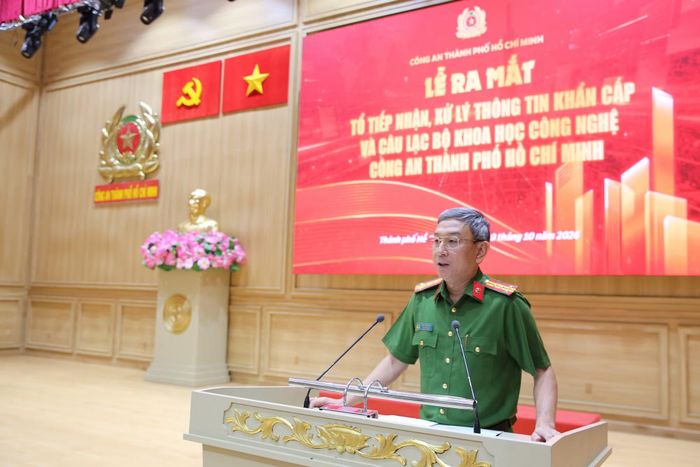 Đại tá Trần Hồng Minh, Phó Giám đốc Công an TP Hồ Chí Minh phát biểu chỉ đạo và giao nhiệm vụ.