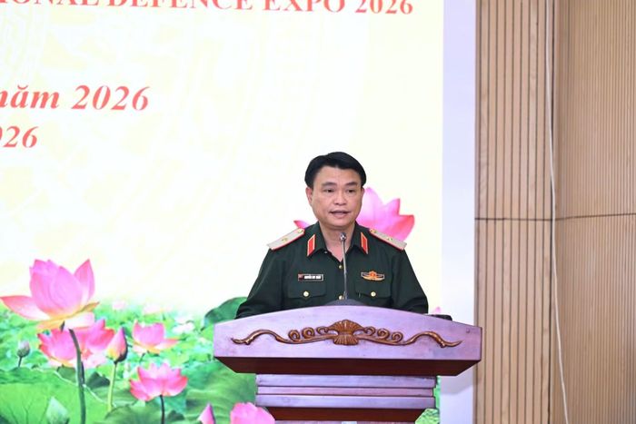 Thiếu tướng Nguyễn Duy Minh, Phó Cục trưởng Cục Đối ngoại, Bộ Quốc phòng phát biểu tại họp báo.