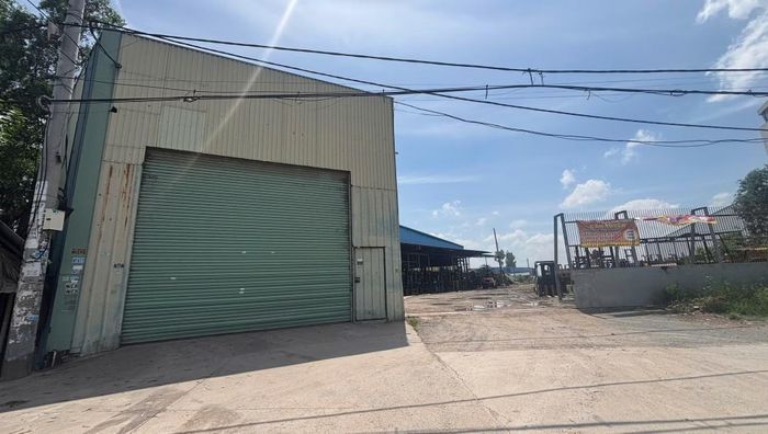 Nhà xưởng chậm di dời.