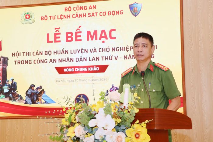 Đại tá Phạm Hữu Thinh phát biểu tại lễ bế mạc.