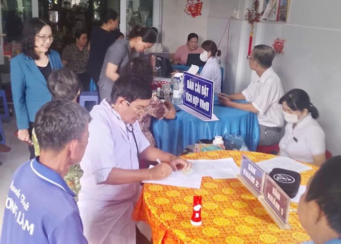 Theo Giám đốc Sở Y tế Hồ Thị Thu Hằng (bên trái), chiến dịch không chỉ là đợt thi đua cao điểm mà còn là giải pháp căn cơ, đặt nền móng cho nền y tế số hiện đại, bền vững.