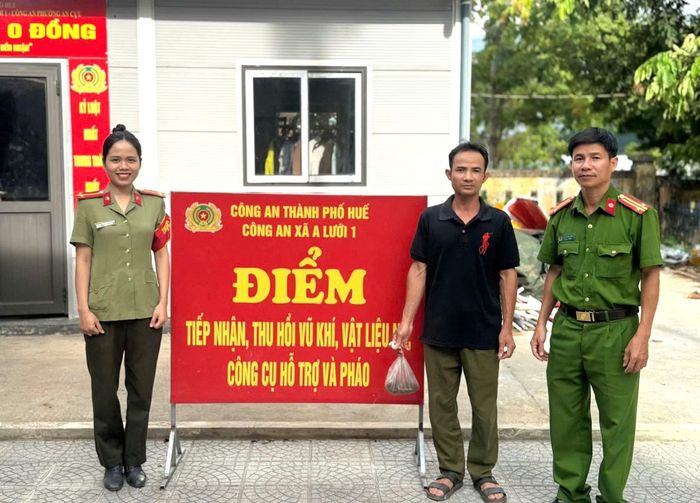 Nhờ Công an xã A Lưới 1 (TP Huế) làm tốt tuyên truyền, nhiều người dân đã giao nộp các loại vũ khí, vật liệu nổ và chung sức bảo vệ rừng ở địa bàn.