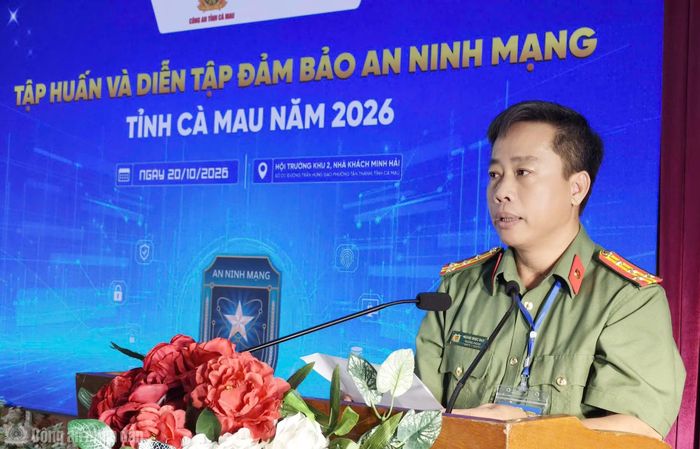 Đại tá Hoàng Ngọc Đạo, Trưởng phòng An ninh mạng Công an Cà Mau phát biểu khai mạc.