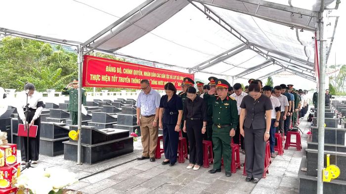 Ngày 20/10, Bộ Chỉ huy Quân sự tỉnh phối hợp với cấp ủy, chính quyền địa phương tổ chức cất bốc, quy tập hài cốt liệt sĩ Vương Văn Kinh tại xóm Lũng Vẻn, xã Lũng Nặm; đồng thời tổ chức Lễ truy điệu và an táng hài cốt liệt sĩ tại Nghĩa trang liệt sĩ Trường Hà, xã Trường Hà.