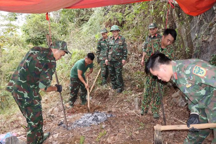 Bộ CHQS tỉnh tiếp tục tập trung lực lượng, phương tiện, đẩy mạnh công tác tìm kiếm, góp phần đẩy nhanh tiến độ triển khai "Chiến dịch 500 ngày đêm đẩy mạnh thực hiện tìm kiếm, quy tập và xác định danh tính hài cốt liệt sĩ".