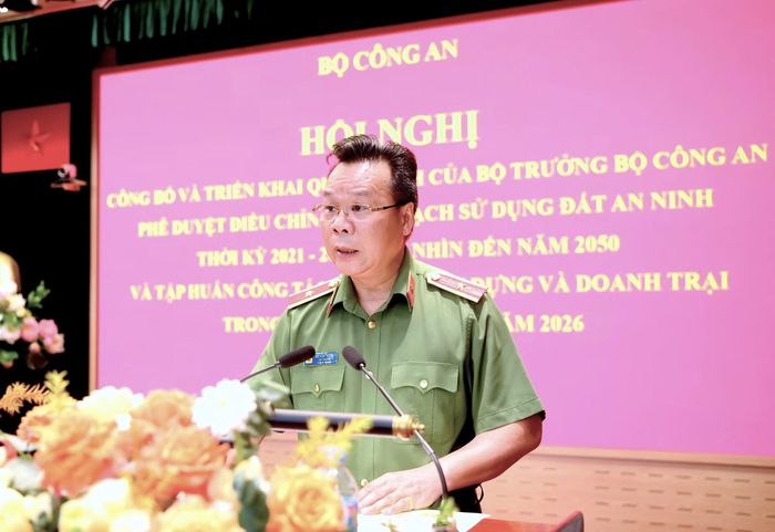  Thiếu tướng Hà Văn Tuyên phát biểu tại hội nghị. 