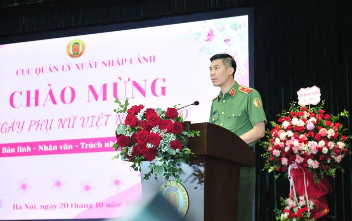 Thiếu tướng Cao Minh Huyền, Cục trưởng Cục Quản lý xuất nhập cảnh phát biểu tại cuộc thi.