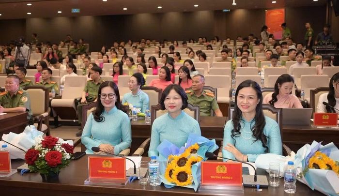 Các đại biểu tham dự chương trình.