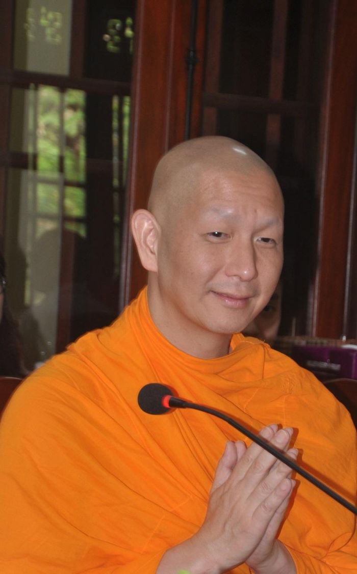 Sư thầy Praputt Kamlang-ek