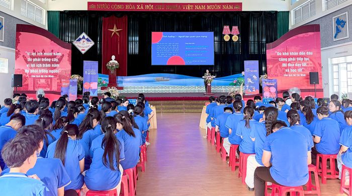 Chương trình hưởng ứng Chiến dịch “Không một mình 2026 - Phòng, chống xâm hại trực tuyến” tại Trường Phổ thông dân tộc nội trú tỉnh.