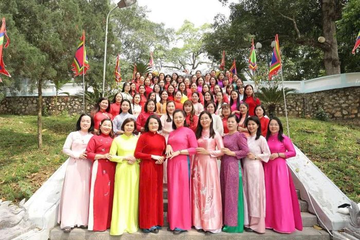 Phụ nữ Việt Nam hiện đại không ngừng nỗ lực khẳng định giá trị bản thân và đóng góp cho gia đình, xã hội.