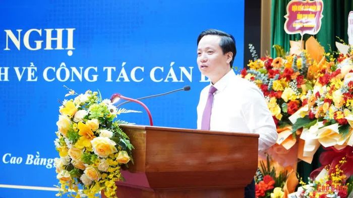 Chủ tịch UBND tỉnh Lê Hải Hòa phát biểu tại hội nghị.