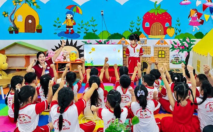 Sau sắp xếp, Trường Mầm non Hoa Hồng tập trung ổn định tổ chức, nâng cao chất lượng chăm sóc và giáo dục trẻ.